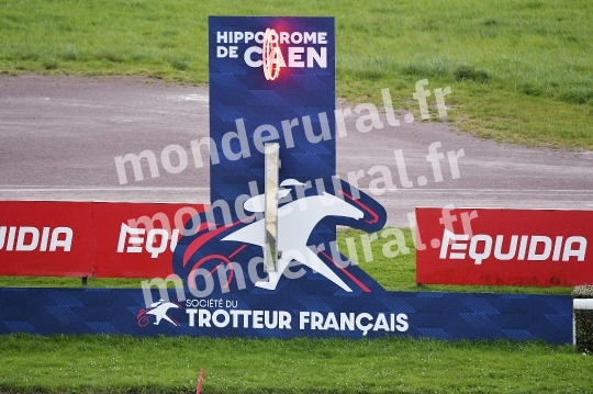 POTEAU D ARRIVEE CAEN